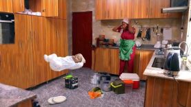 Le fantôme du petit bébé que j’ai empoisonné il y a 10 ans en tant que bonne revient pour se venger